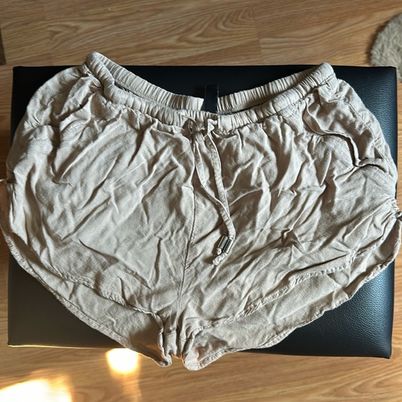H&M shorts  ($5 CLOSET SALE) - Picture 1 of 2